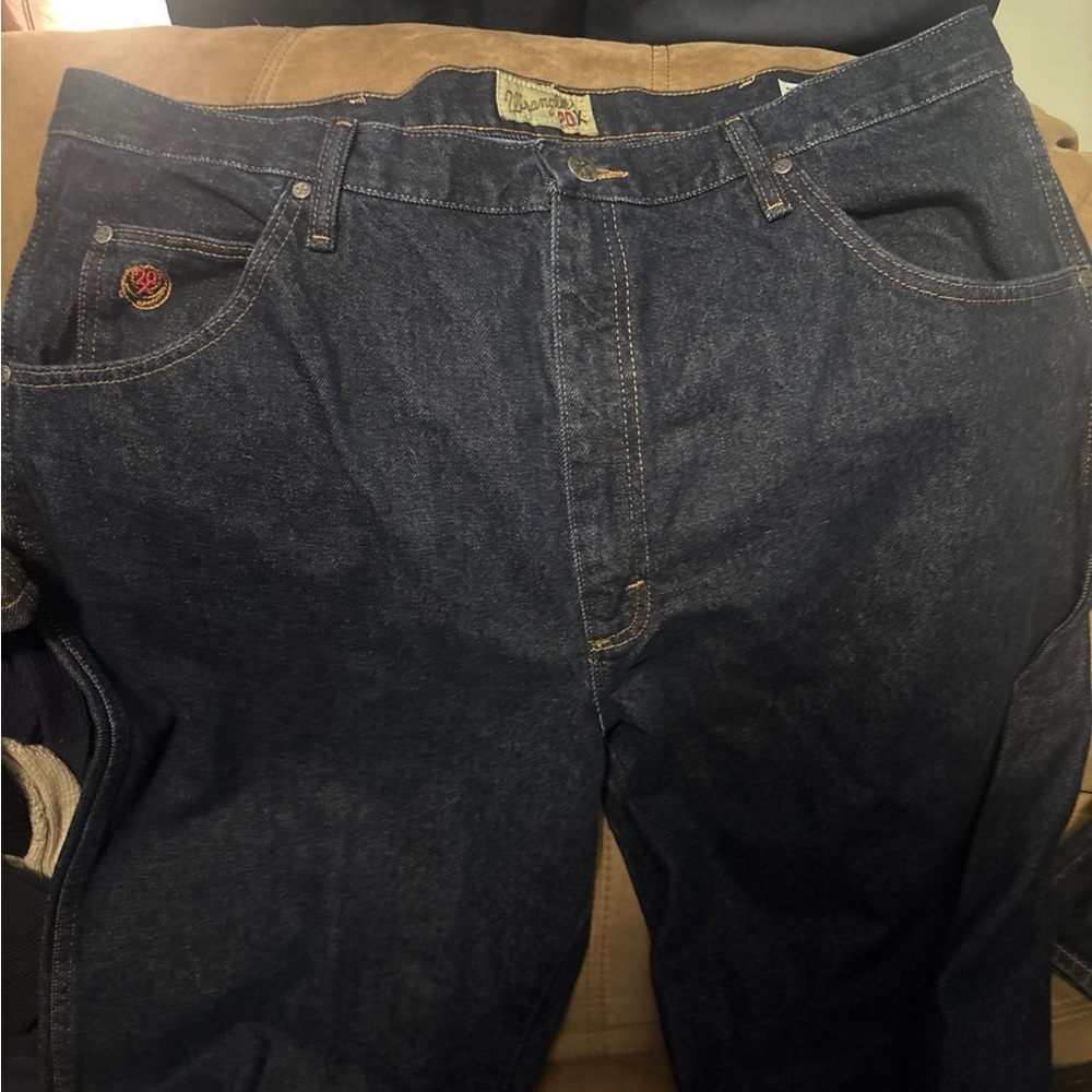 wrangler 20x dark blue jeans. size 40 x 36